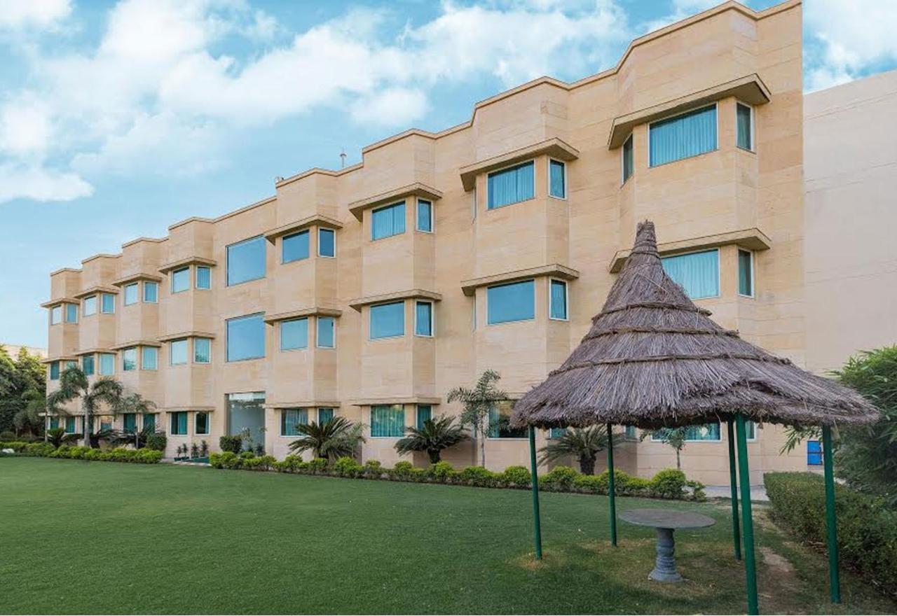 Golden Huts Resorts Rewari Luaran gambar